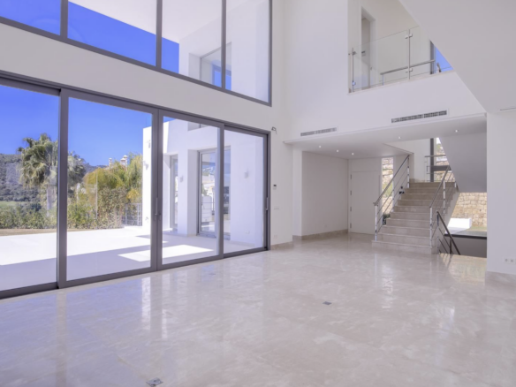 Benahavis – Modern villa – Gated Golf Community
