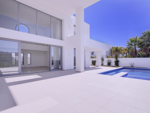 Benahavis – Modern villa – Gated Golf Community