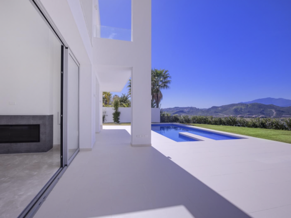 Benahavis – Modern villa – Gated Golf Community