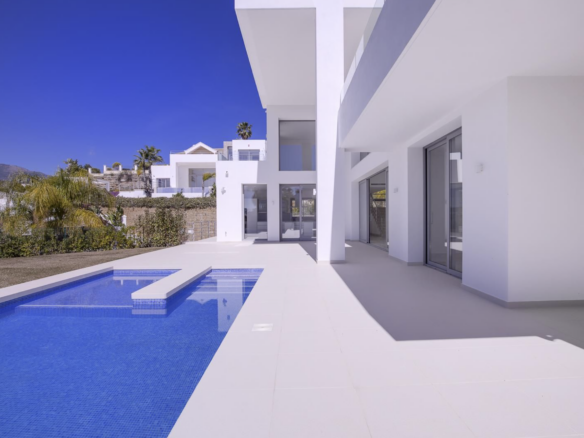 Benahavis – Modern villa – Gated Golf Community