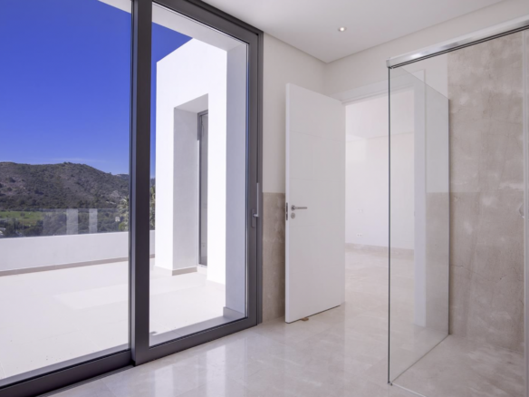 Benahavis – Modern villa – Gated Golf Community