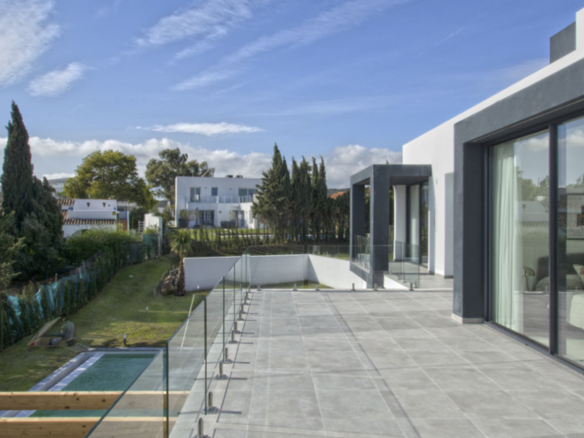 Estepona – New Modern villa – Panoramic Views Sea & Golf