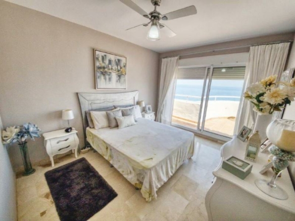 Estepona – Beachfront Triplex Penthouse – Seaviews