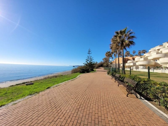 Estepona – Beachfront Triplex Penthouse – Seaviews