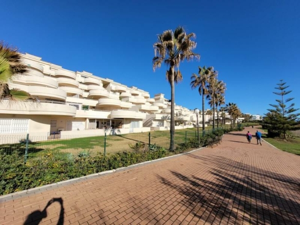 Estepona – Beachfront Triplex Penthouse – Seaviews