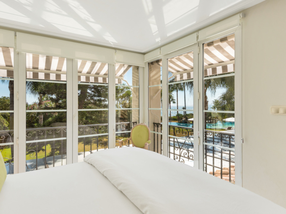 Marbella East – Beachfront Mansion -Holiday Rental (12 Guests) > 10k pr/day