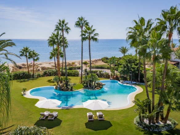 Marbella East – Beachfront Mansion -Holiday Rental (12 Guests) > 10k pr/day