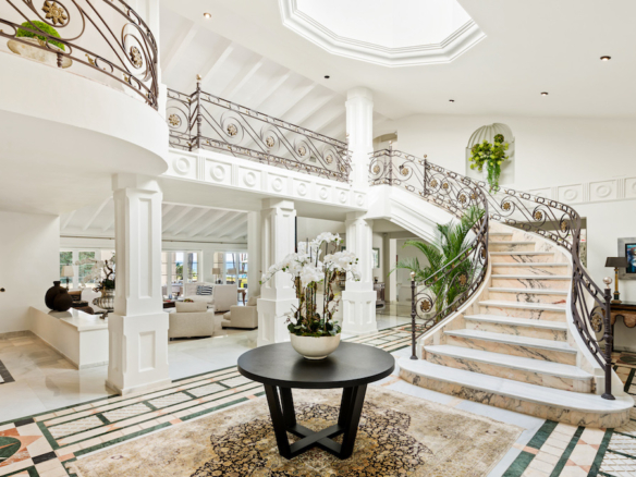 Marbella East – Beachfront Mansion -Holiday Rental (12 Guests) > 10k pr/day