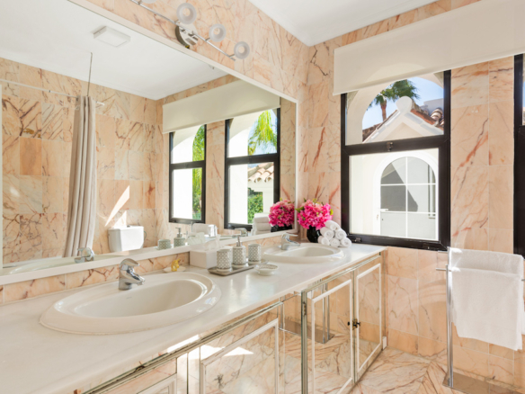 Marbella East – Beachfront Mansion -Holiday Rental (12 Guests) > 10k pr/day