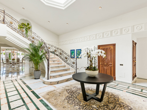 Marbella East – Beachfront Mansion -Holiday Rental (12 Guests) > 10k pr/day