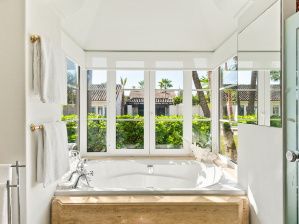 Marbella East – Beachfront Mansion -Holiday Rental (12 Guests) > 10k pr/day