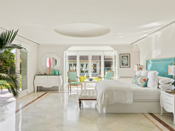 Marbella East – Beachfront Mansion -Holiday Rental (12 Guests) > 10k pr/day