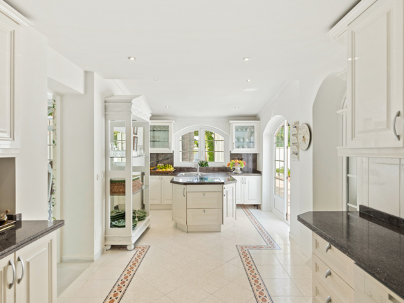 Marbella East – Beachfront Mansion -Holiday Rental (12 Guests) > 10k pr/day