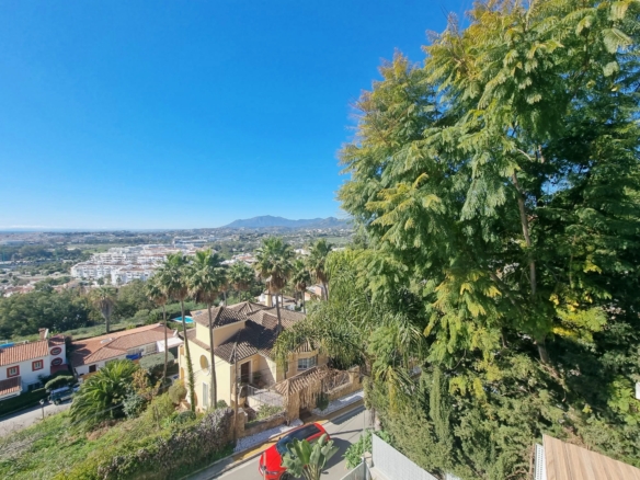 Nueva Andalucia – Modern villa – Turn Key – Sea views