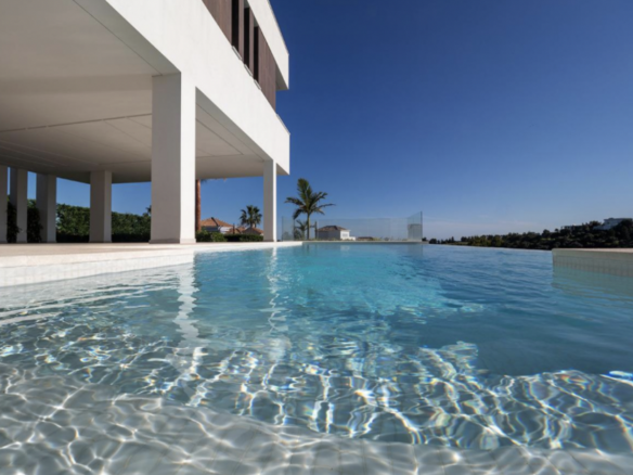 Benahavis – Modern Hilltop villa – Gated – Sea Views