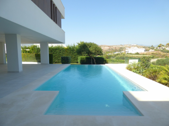Benahavis – Hilltop Modern villa – Gated – Rent