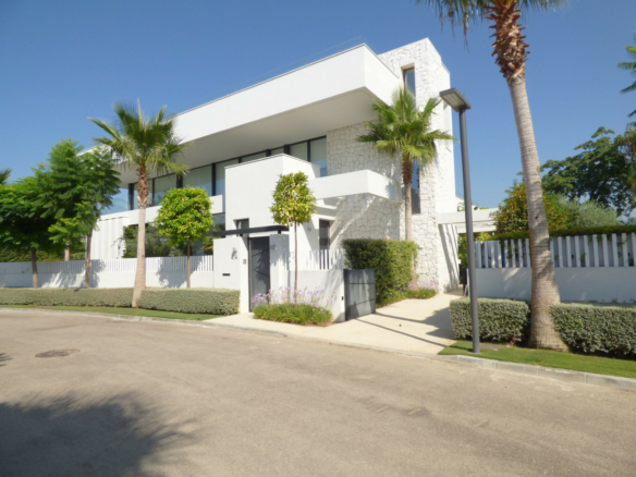 Benahavis – Hilltop Modern villa – Gated – Rent