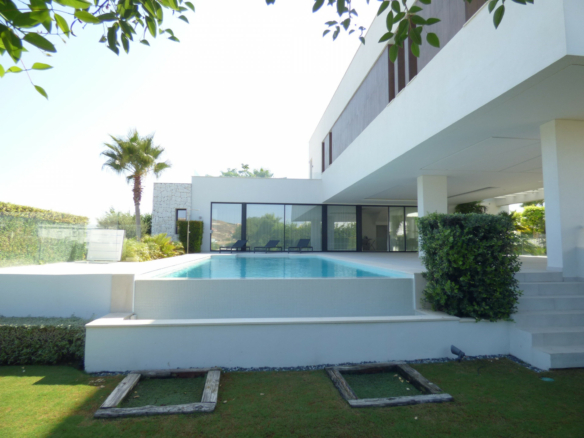 Benahavis – Hilltop Modern villa – Gated – Rent