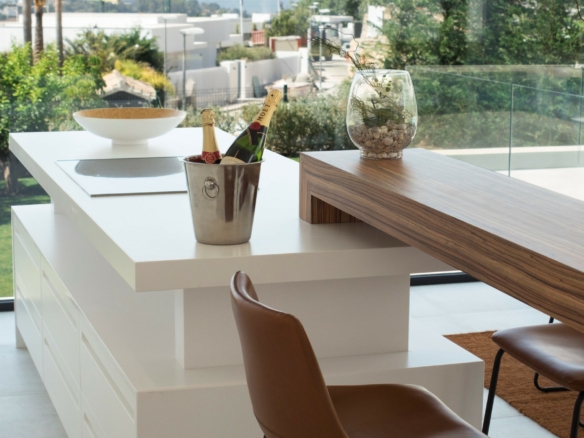 Benahavis – Modern Hilltop villa – Gated – Sea Views