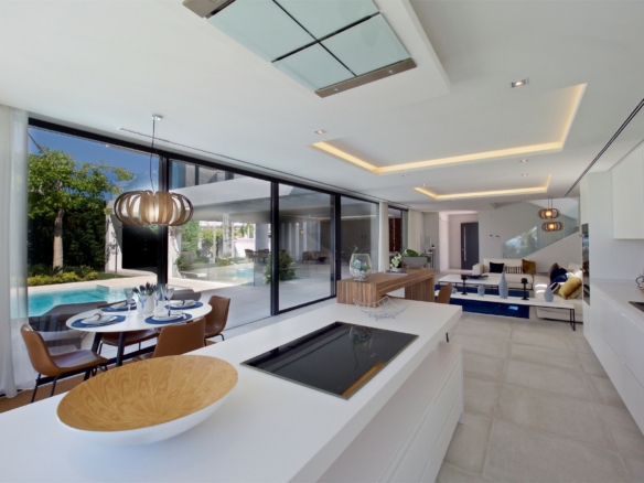 Benahavis – Modern Hilltop villa – Gated – Sea Views
