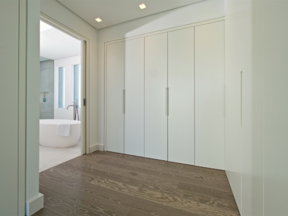 Benahavis – Modern Hilltop villa – Gated – Sea Views