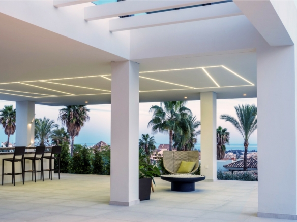 Benahavis – Modern Hilltop villa – Gated – Sea Views