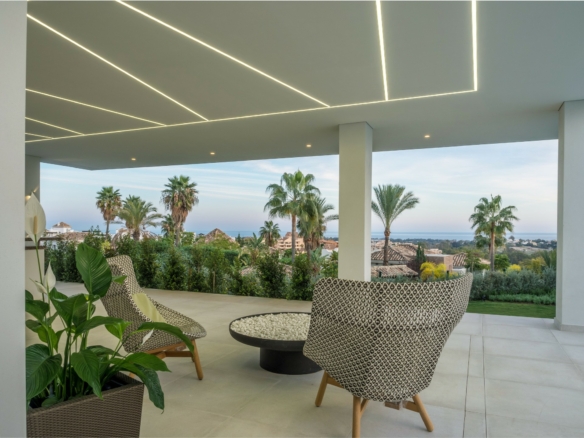 Benahavis – Modern Hilltop villa – Gated – Sea Views