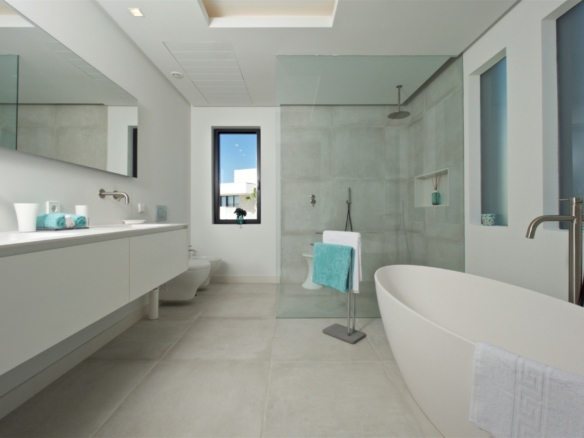 Benahavis – Modern Hilltop villa – Gated – Sea Views