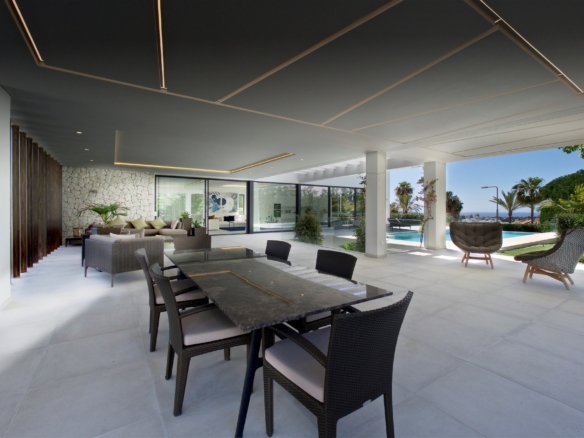 Benahavis – Modern Hilltop villa – Gated – Sea Views