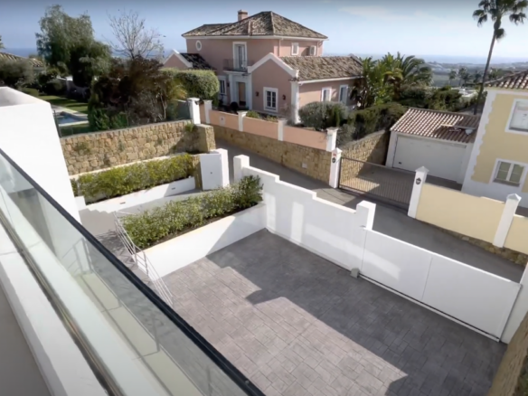 Benahavis – New Modern Villa – Gated