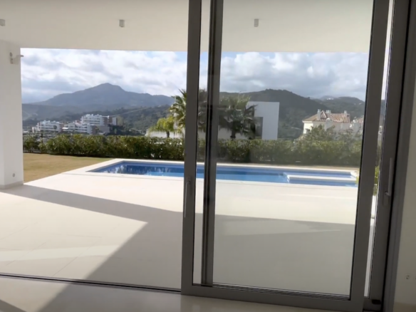 Benahavis – New Modern Villa – Gated