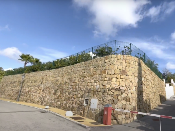 Benahavis – New Modern Villa – Gated