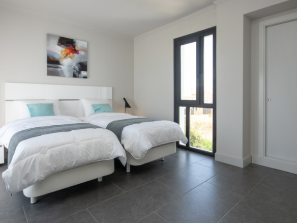 La Duquesa  – Modern villa – Sea Views