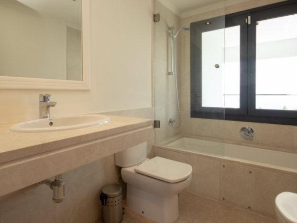 La Duquesa  – Modern villa – Sea Views