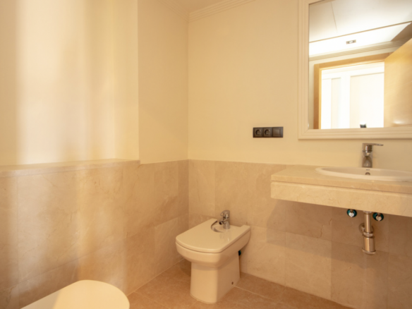 La Duquesa  – Modern villa – Sea Views