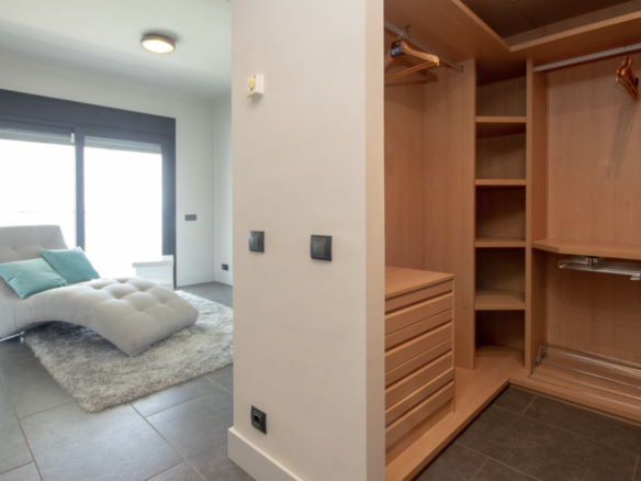 La Duquesa  – Modern villa – Sea Views