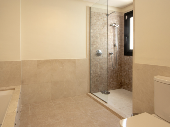 La Duquesa  – Modern villa – Sea Views