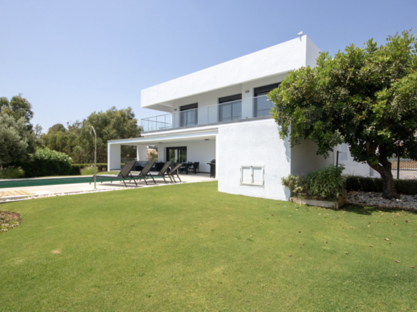 La Duquesa  – Modern villa – Sea Views