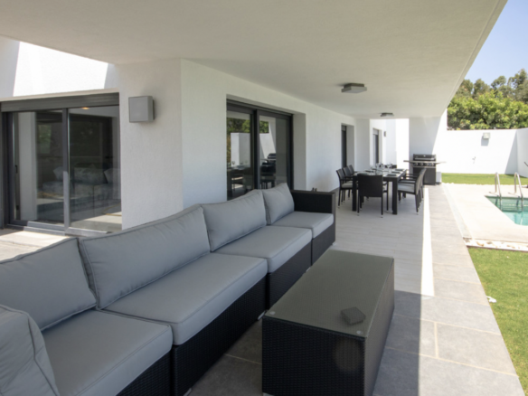 La Duquesa  – Modern villa – Sea Views