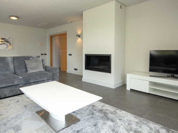 La Duquesa  – Modern villa – Sea Views