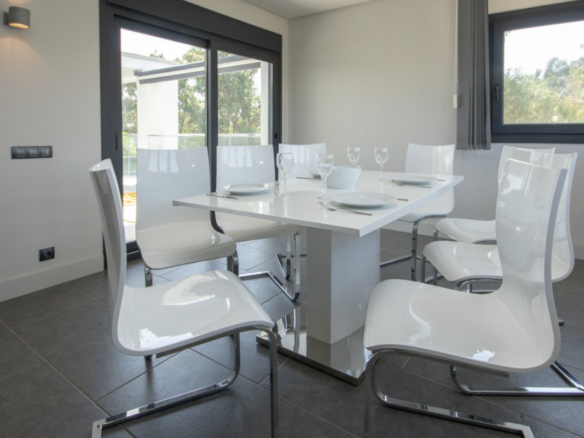 La Duquesa  – Modern villa – Sea Views