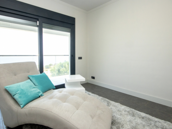 La Duquesa  – Modern villa – Sea Views