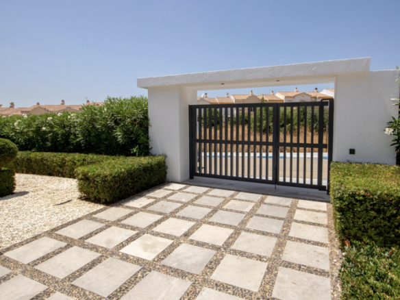 La Duquesa  – Modern villa – Sea Views