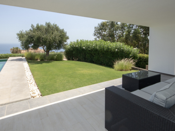 La Duquesa  – Modern villa – Sea Views