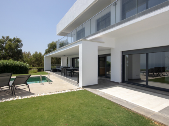 La Duquesa  – Modern villa – Sea Views
