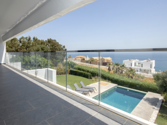La Duquesa  – Modern villa – Sea Views