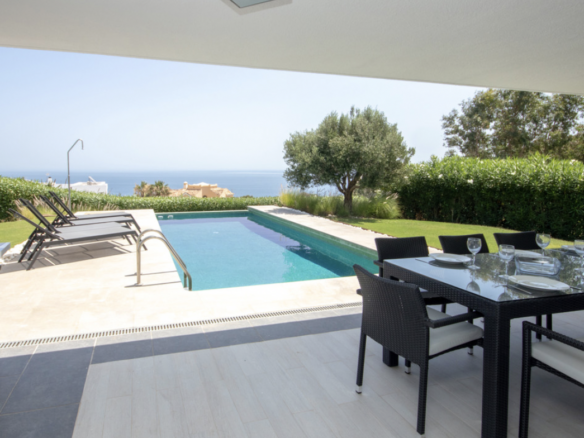 La Duquesa  – Modern villa – Sea Views