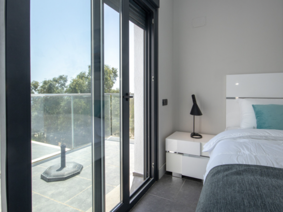La Duquesa  – Modern villa – Sea Views