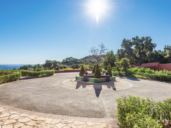 LA MAIRENA – Hilltop Mansion – Panoramic Views