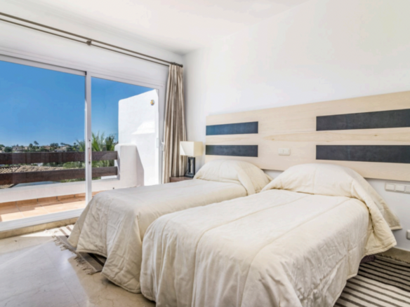 Nueva Andalucia – 3B Duplex Penthouse – Nice Views